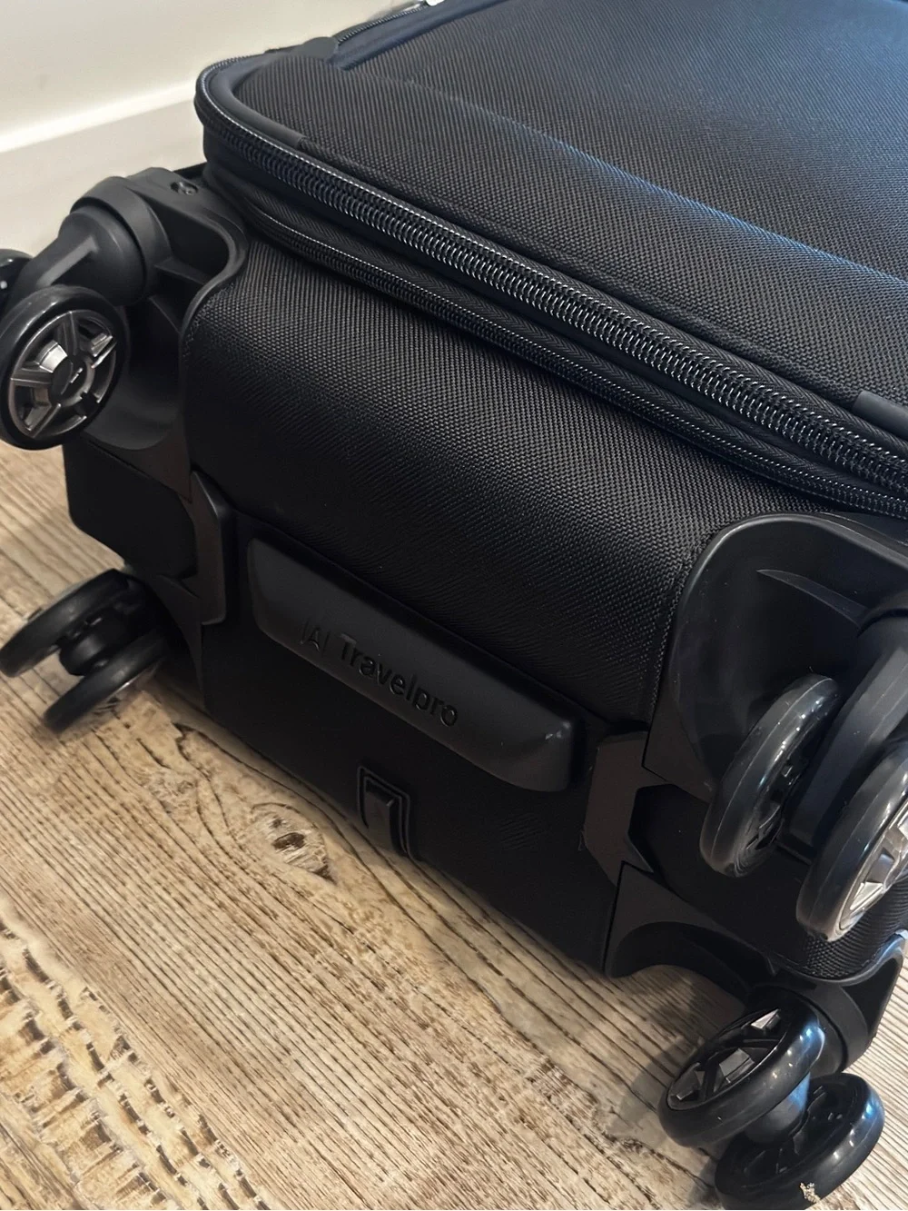 Travelpro Platinum Elite Carry-On Business Plus Spinner luggage suitcase travel
